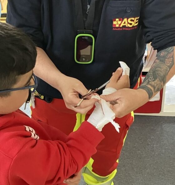 Erste Hilfe mit Selbstschutzinhalten